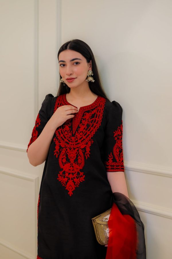 Freesia Noir Embroidery 3 pieces Set